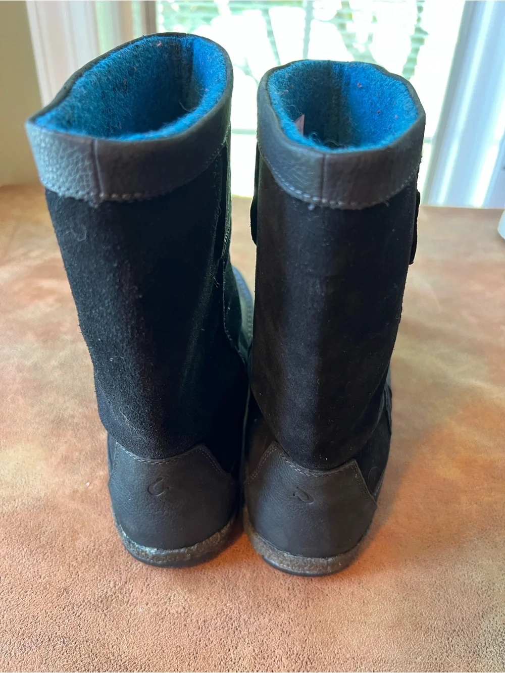 OluKai Kohana Men's Black Suede & Leather Boots with Blue Lining. Size 10
